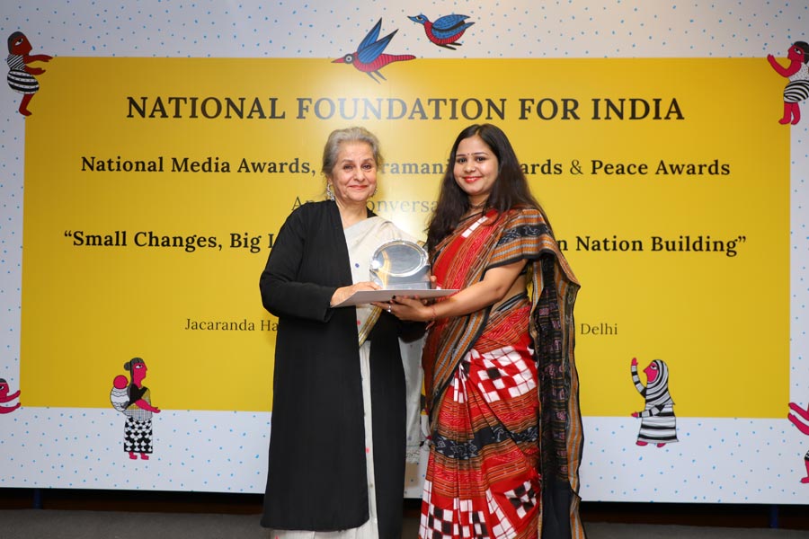 Dr Syeda Hameed with one of NFI’s media awardees